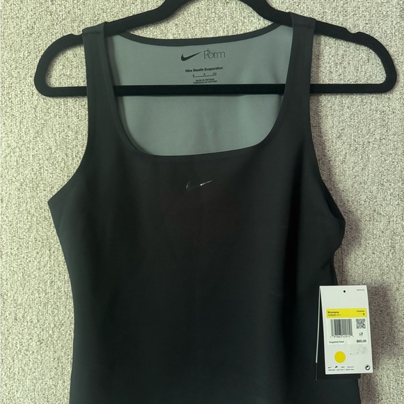 Nike Tops - NIKE Stealth Evaporation Tank, Size Small. NWT.